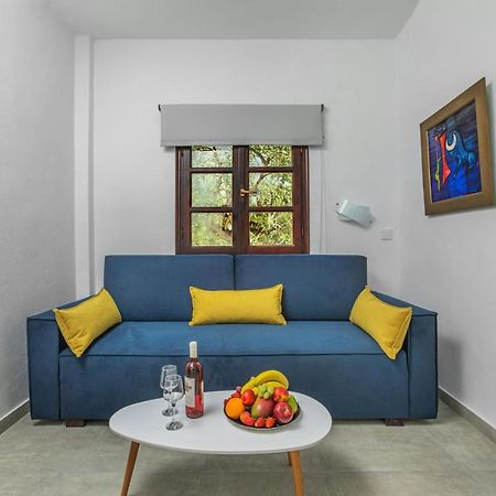 Eleon Suites 아피토스 외부 사진
